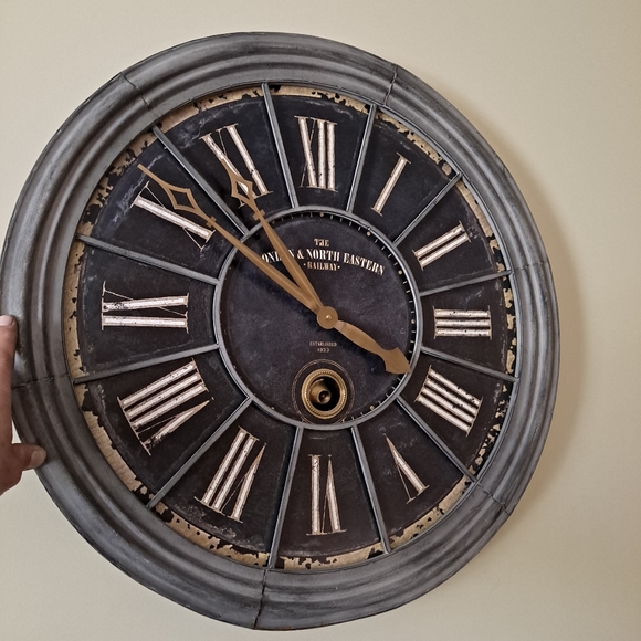27 inch ondon railway wall clock tags on it